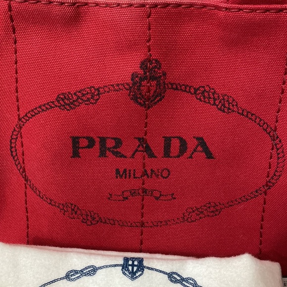 💯% Authentic PRADA CANAPA - Picture 5 of 17